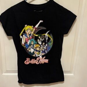 Sailor Moon Black Women's Short Sleeve Tee(juniors)